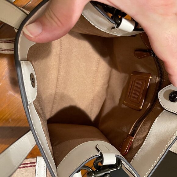 Coach CD750 Textured Field Tote 22 Horse & Carriage in Chalk White - Picture 15 of 16